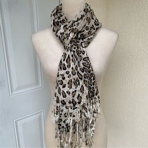SOFT LEOPARD PRINT SCARF. Beautiful soft wrap. L: 72 ins, W: 27 ins with…